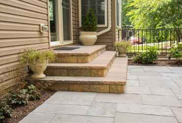 thick stone veneer covering is also a brilliant options for concrete steps