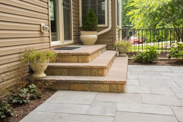 thick stone veneer covering is also a brilliant options for concrete steps