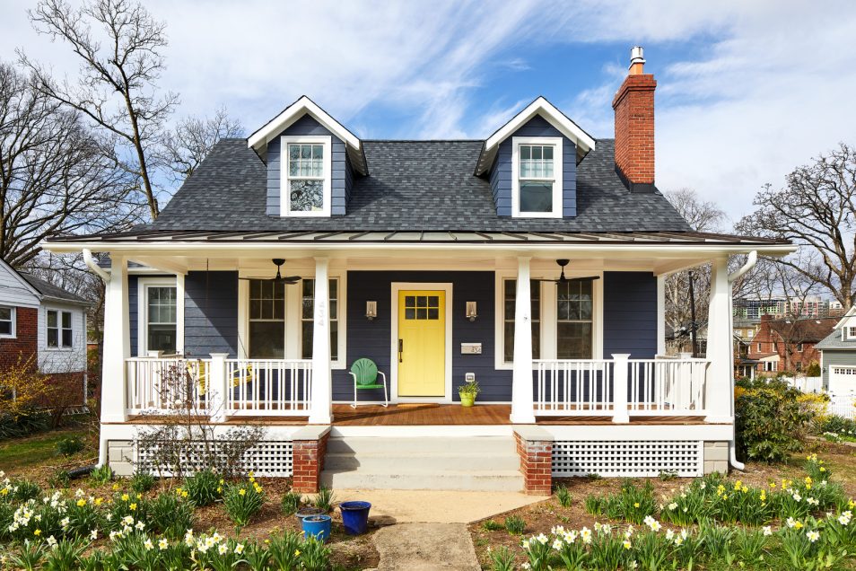 18 Popular Blue House Yellow Door Ideas for the Best Exterior Makeovers ...