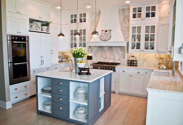 combining a gray island cabinet with open shelves and pure white glass-front wall cabinets is an effective trick to improve the looks of a beach style kitchen