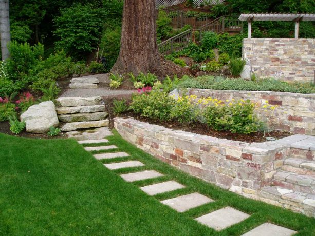 montana ledge stone veneer retaining wall in a traditional backyard