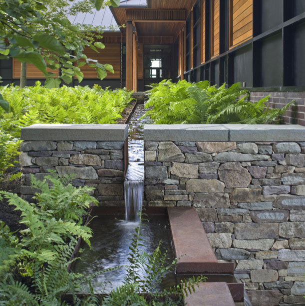 pennsylvania fieldstone veneer retaining wall with corten steel drainage